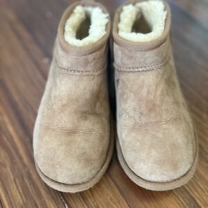UGG Minis in Chestnut